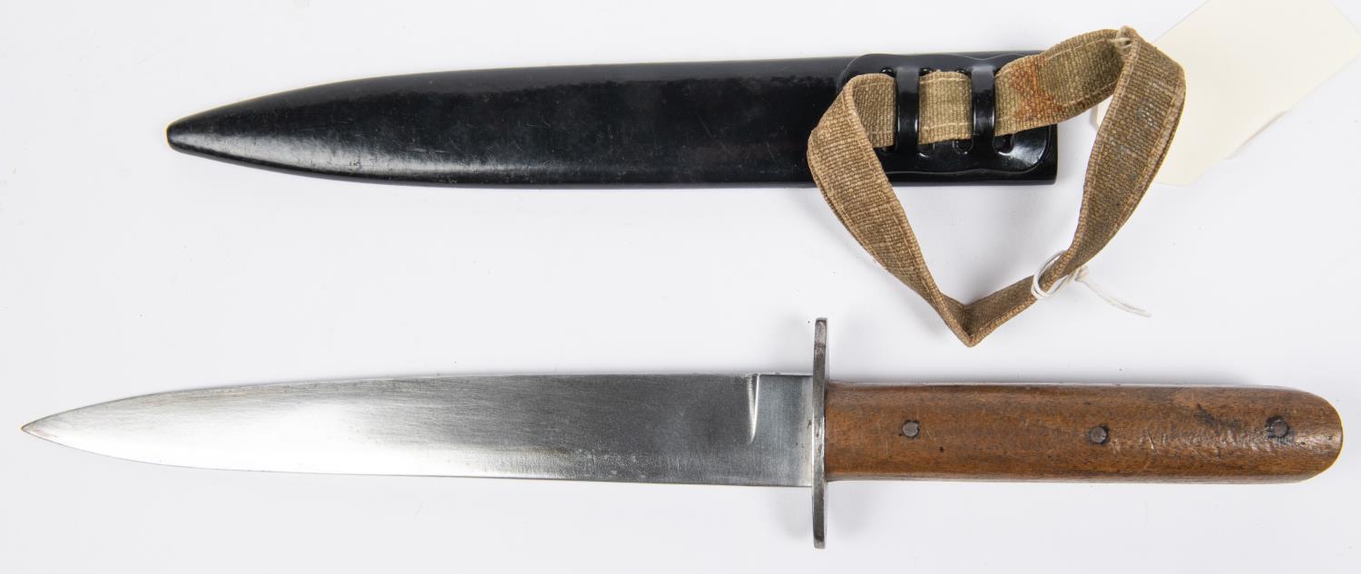 A WWI/WWII Italian fighting knife, single edged blade 8¼", the ricasso stamped "R", plain steel - Image 3 of 3