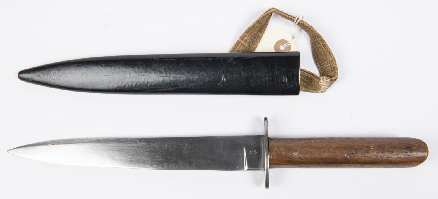 A WWI/WWII Italian fighting knife, single edged blade 8¼", the ricasso stamped "R", plain steel