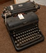 A Vintage "Royal" Typewriter, seems to be seized up, would benefit from an overhaul. GC £10-30
