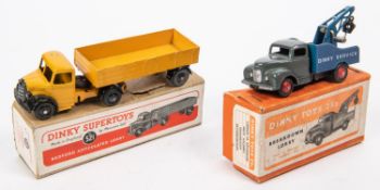 2 Dinky Toys. A Commer Breakdown Lorry (25x). An example with a dark grey cab and chassis, a blue