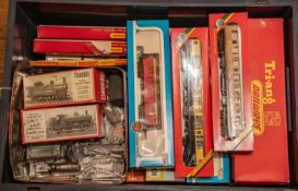 A quantity of OO gauge railway by various makes. Including; 4x Wills Finecast part constructed