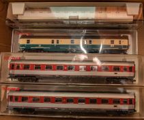 10 Fleischmann HO Corridor Coaches. 5x DB in orange and silver, 2x 5173, 3x 5183. Plus 2x DB in