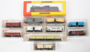 Fleischmann HO DR Class 38 4-6-0 tender locomotive, RN38 2609 in black and red livery, 4160. Plus 10