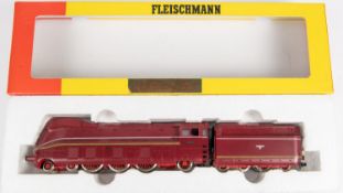 Fleischmann HO Steam Tender Locomotive 4172. A Streamline Class 03 4-6-2, in maroon D.R. livery,