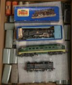 40x Hornby Dublo items. Including 3x BR locomotives for 3-rail running; a boxed Class 4MT 2-6-4T,