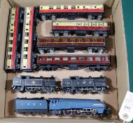 9x Hornby Dublo items. Including 3x locomotives for 3-rail running; an LNER Class A4, Sir Nigel