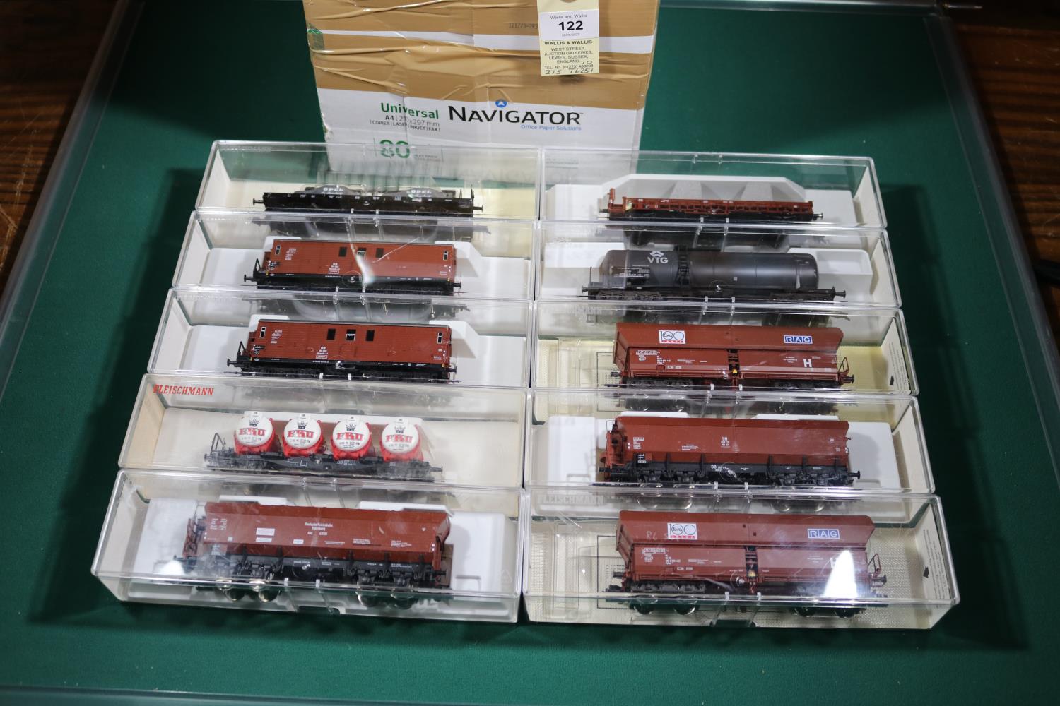 10 Fleischmann HO gauge Freight Wagons. 4x Bogie bulk mineral wagons, variations. Bogie tank