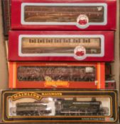 40+ OO gauge railway items by Hornby, Mainline, Dapol, etc. Including 7x locomotives; A GWR Manor