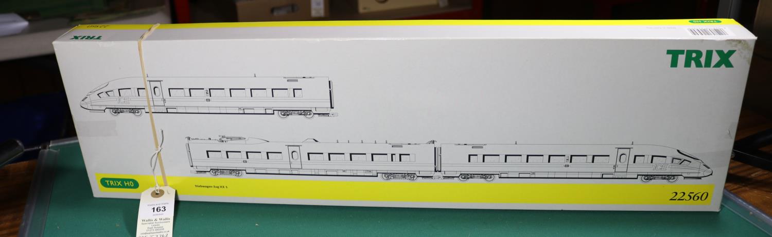 A Trix HO gauge Triebwagen-Zug ICE 3 (22560). Comprising a 3-car ICE 3 set including a Bord