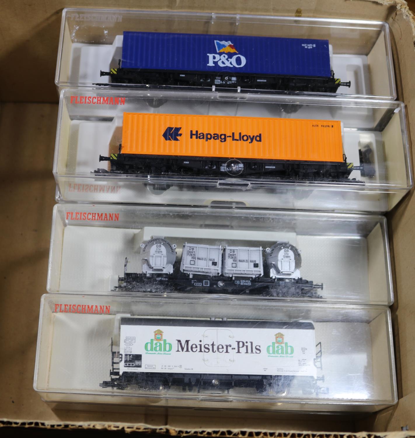 10 Fleischmann HO gauge Freight Wagons. 2x Loaded Container Flats, Hapag-Lloyd and P&O. 2x
