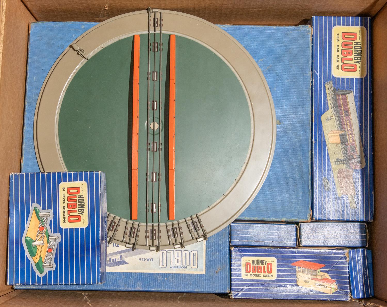 14+ items of Hornby Dublo railway. Including a EDP1 Passenger Train set comprising; LNER Class A4 - Image 6 of 10