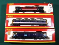 3x Hornby OO gauge railway locomotives. A DRS Class 47 Co-Co diesel loco, 47501, in dark blue (