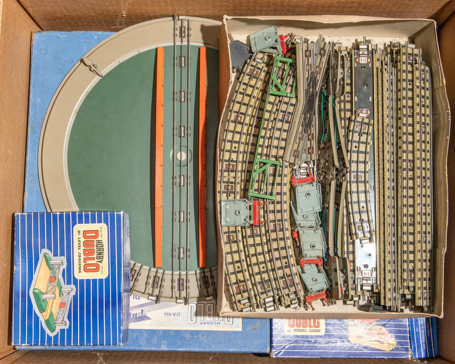 14+ items of Hornby Dublo railway. Including a EDP1 Passenger Train set comprising; LNER Class A4 - Image 5 of 10