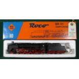 RoCo HO DB Class 01 4-6-2 steam tender locomotive. RN 01-112. In black and red livery. (04119A).