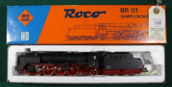 RoCo HO DB Class 01 4-6-2 steam tender locomotive. RN 01-112. In black and red livery. (04119A).