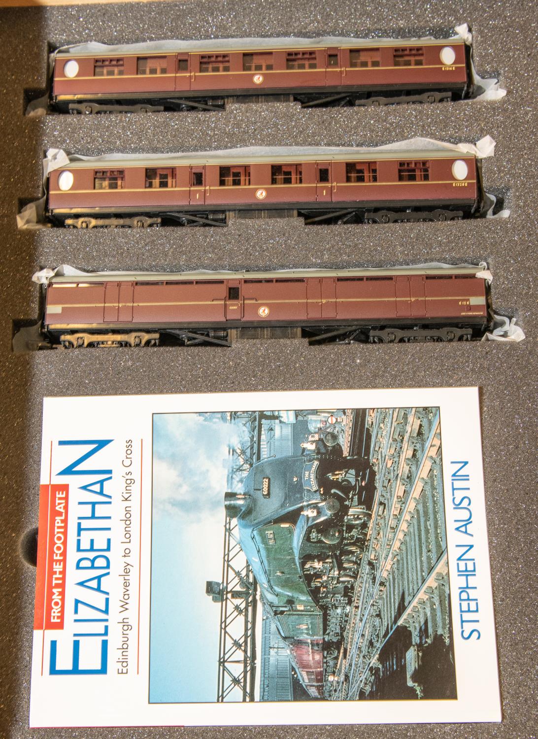 A Bachmann Branchline OO gauge The Elizabethan train set. BR Class A4 4-6-2 locomotive, Silver Fox - Image 5 of 5