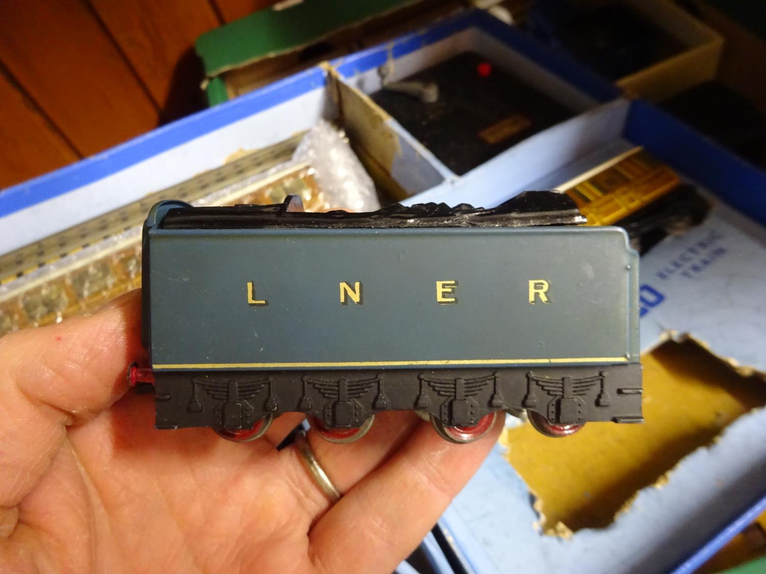 14+ items of Hornby Dublo railway. Including a EDP1 Passenger Train set comprising; LNER Class A4 - Image 9 of 10