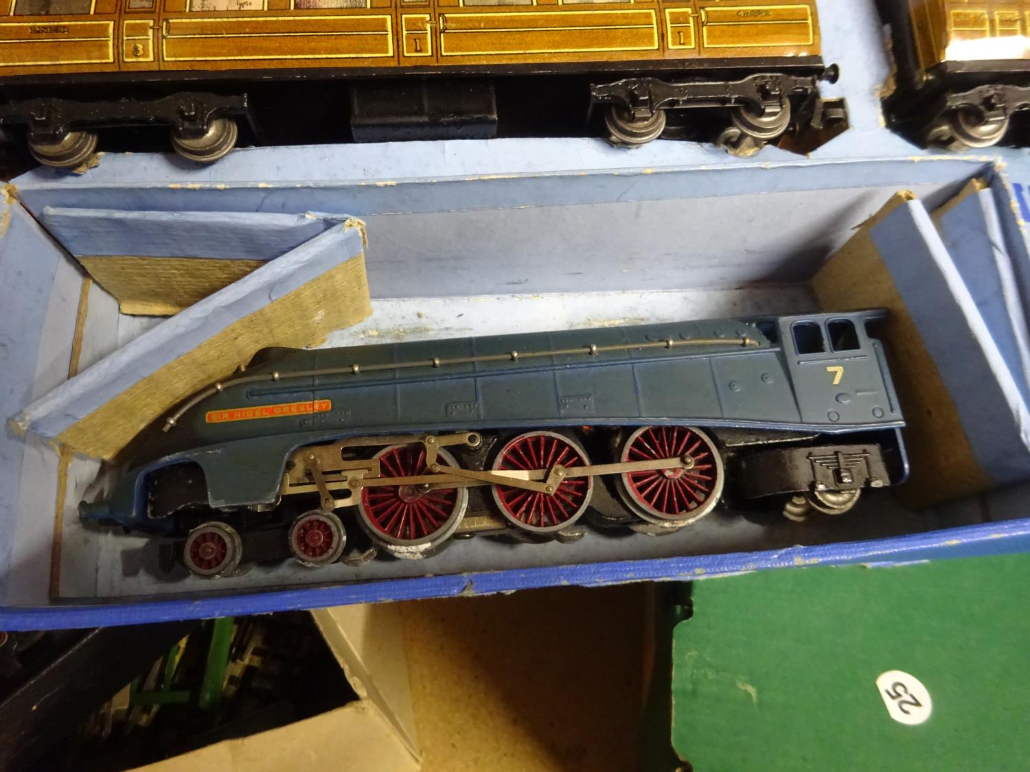 14+ items of Hornby Dublo railway. Including a EDP1 Passenger Train set comprising; LNER Class A4 - Image 7 of 10