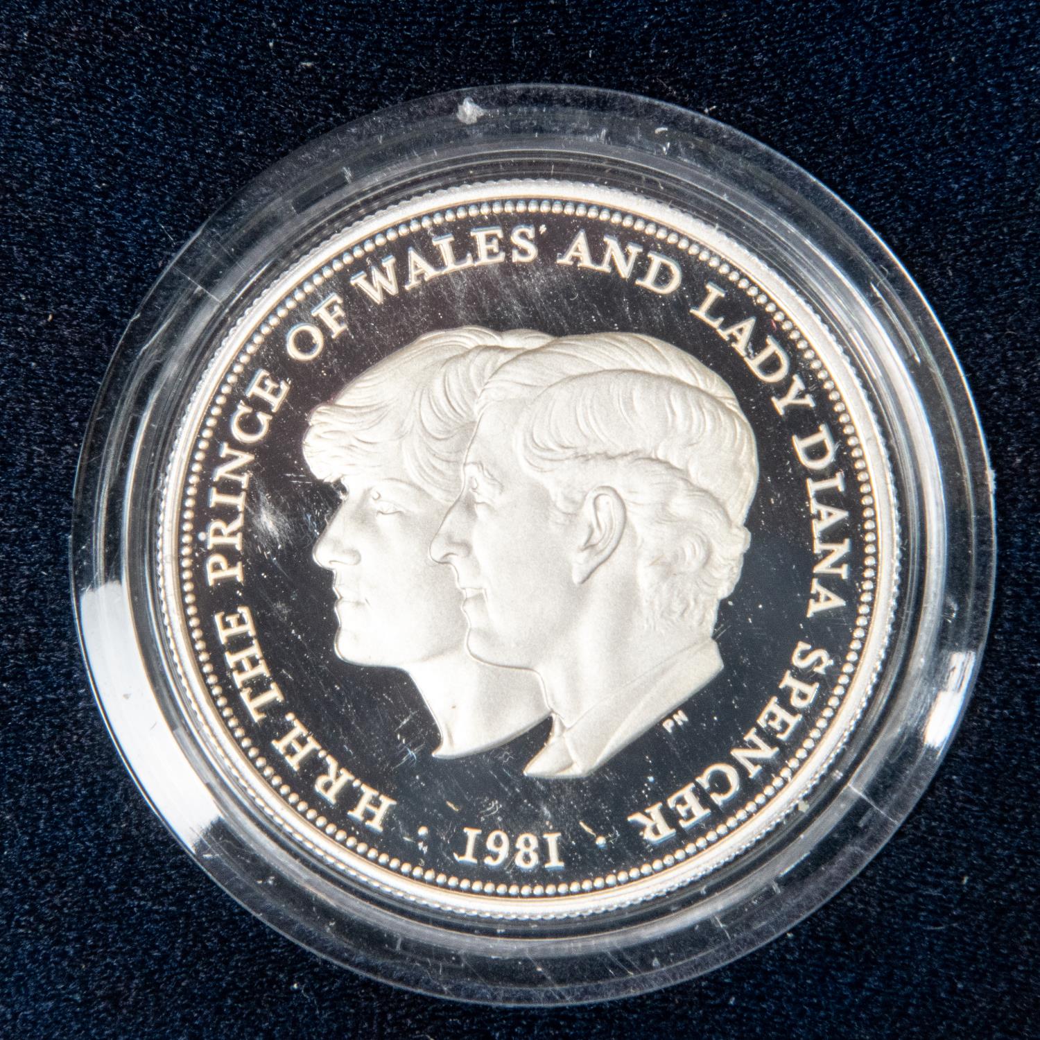 Elizabeth II silver proof issue £1 1988; Silver proof crown, 1981 commemorating the wedding of the - Image 10 of 11