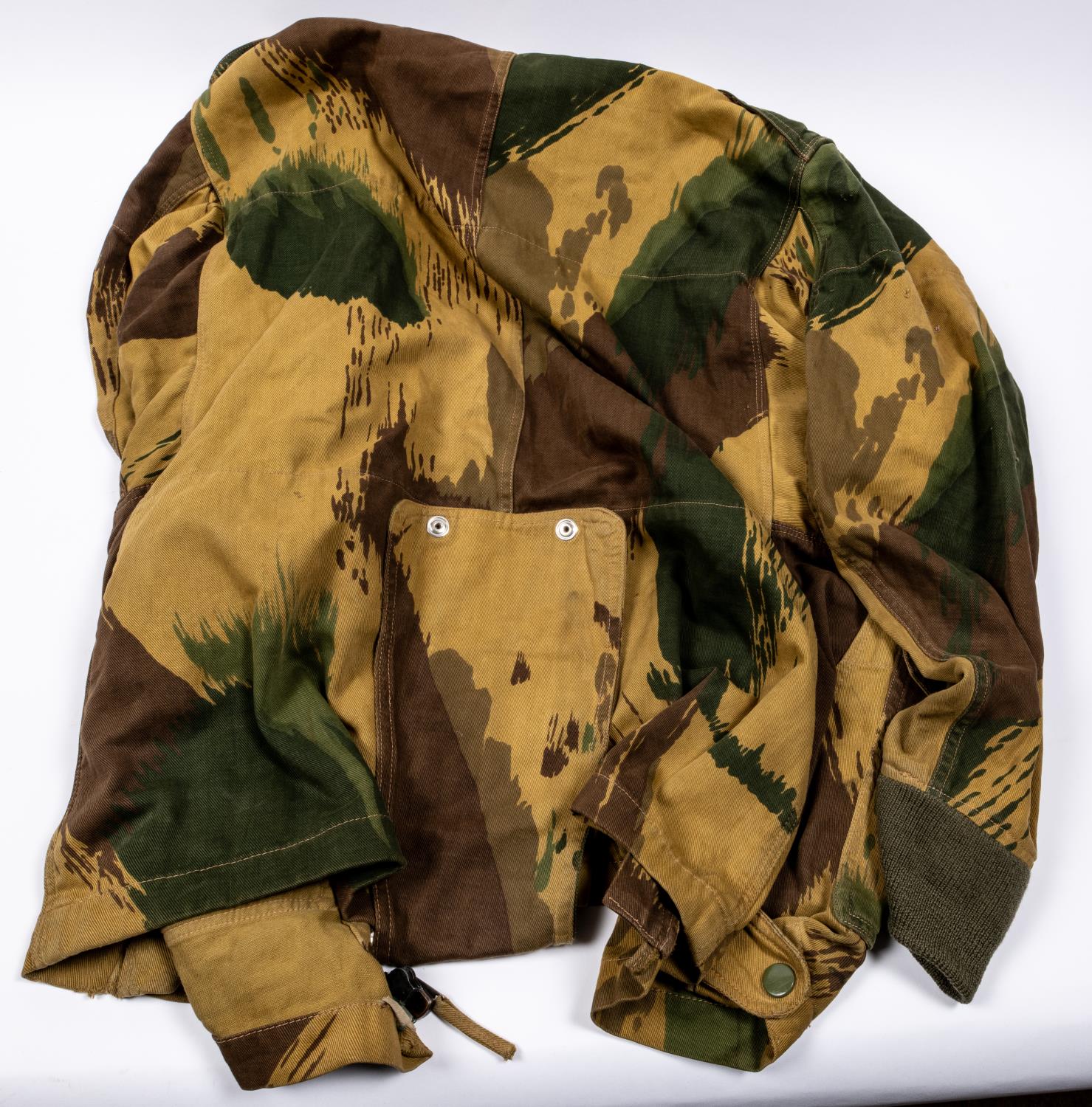 A good example of a post WWII Airborne troops Dennison smock, woollen cuffs, complete with gusset - Image 2 of 3