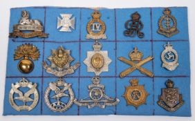 Fifteen military cap badges, including Vic Army Service Corps, KC KDG, KC 4th Hussars, Machine Gun