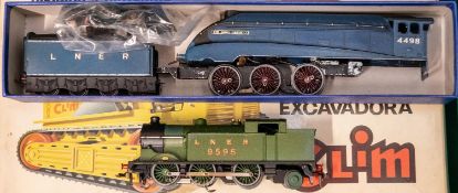 2x Hornby Dublo locomotives for 3-rail running. A repainted LNER Class N2 0-6-2T locomotive, 9596,