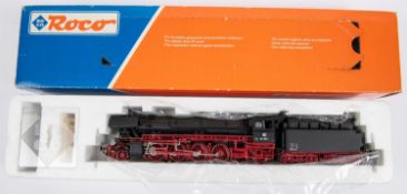 RoCo HO DB Class 042 2-8-2 steam tender locomotive. RN 042-052-1. In black and red livery. (