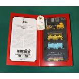Hornby Hobbies L&MR Stephenson's Rocket, Mail Coach set. Comprising Rocket and 3 coaches. (R.