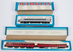 2x Marklin HO gauge 3-rail locomotives. A Rail Zeppelin (3077) in silver. A DB 2-unit Railcar (3076)