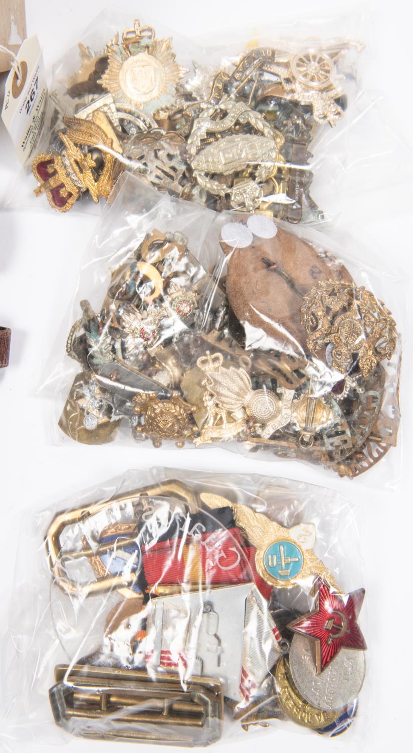 Approximately 2kg weight of military badges, buttons, etc, including 5 WWII medals: 1939-45 star, - Image 3 of 6