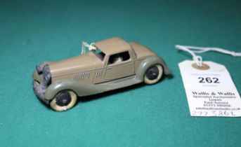 Dinky Toys Bentley Two-Seater Sports Coupe (36b). An unusual example with a fawn body and olive