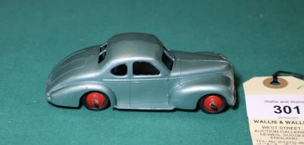 French Dinky Toys Studebaker State Commander (24-O). A rare example made for 1 year only in 1950,