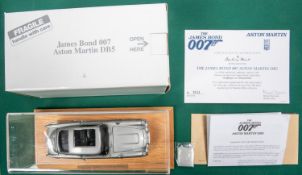 Danbury Mint James bond Aston Martin DB5 ( silver issue). Comes complete with Certificate and