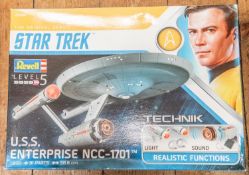 Revell 1:1600 scale Star Trek. U.S.S. Enterprise NCC-1701 Model kit. Level 5, has Technik