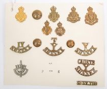 Sussex Yeomanry: cap badges without scroll in gilt and brass, 2 varieties of cap badge with scrolls,
