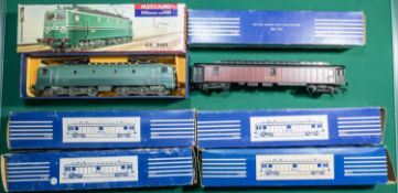 6 MECCANO HOrnby AC-HO. An SNCF Co-Co electric locomotive, (6372) RN CC7121 in 2 tone green