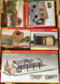 6 Hornby buildings and accessories sets. Station over roof, Engine shed, Coal Drop ramp 1, Coal Drop
