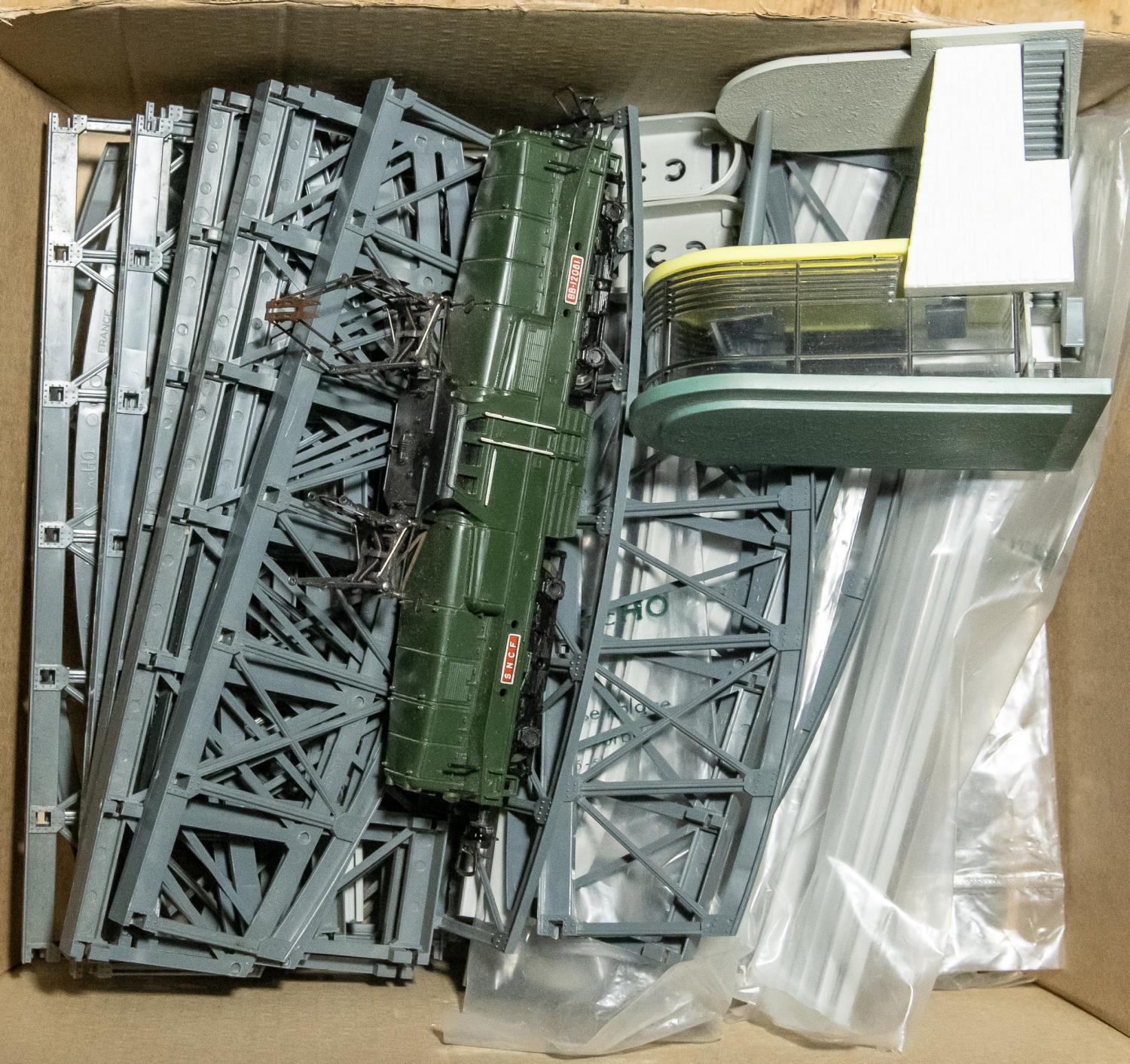 Lot 53 - A group of HORNBY ACHO HO gauge French