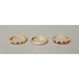 A group of three 9ct gold rings, sizes L, L/M and N, gross wt. 4g.