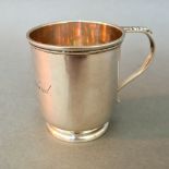 A hallmarked silver mug, Sheffield, Walker & Hall, 1925, gross wt. 3.1 ozt.