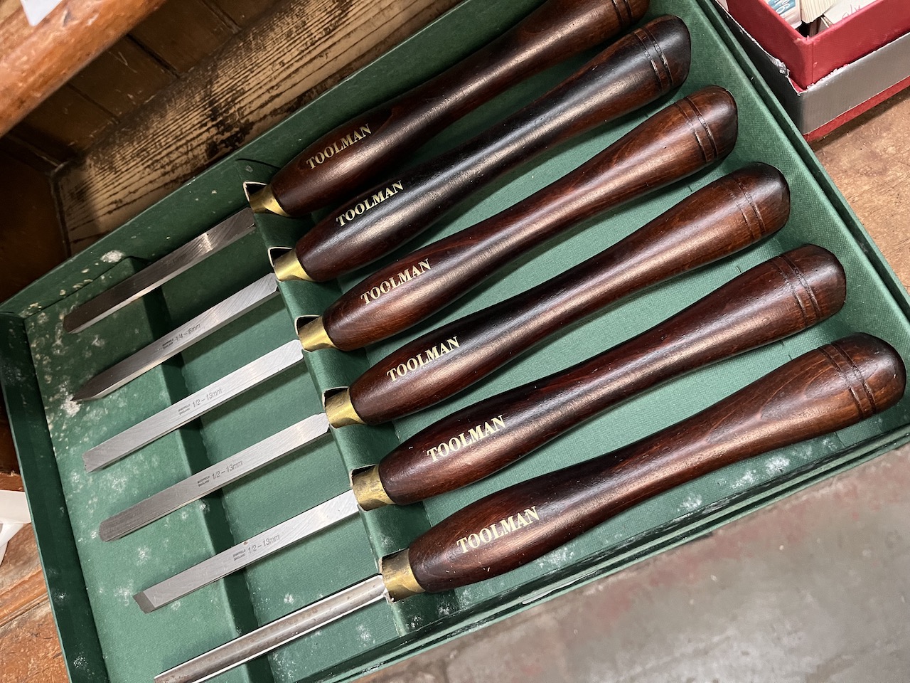 A cased set of 6 Toolman chisels.