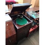 HMV No10 floor standing gramophone in mahogany case with No2 soundbox.