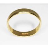 An 18ct gold wedding band, international convention mark, wt. 3g, size P.