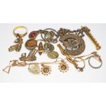 A mixed lot of 9ct gold and yellow metal jewellery including a hallmarked 9ct gold padlock, a