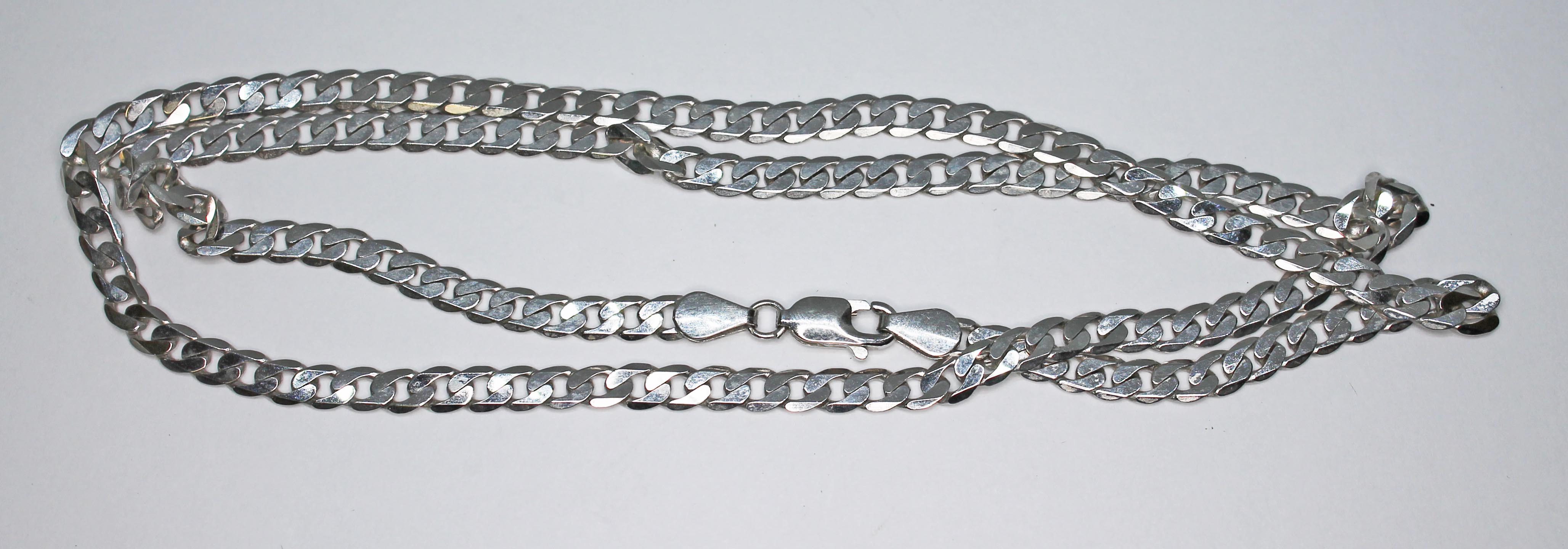 A 9ct white gold flat link chain, 9ct gold import marks, length 50cm, wt. 9.5g.