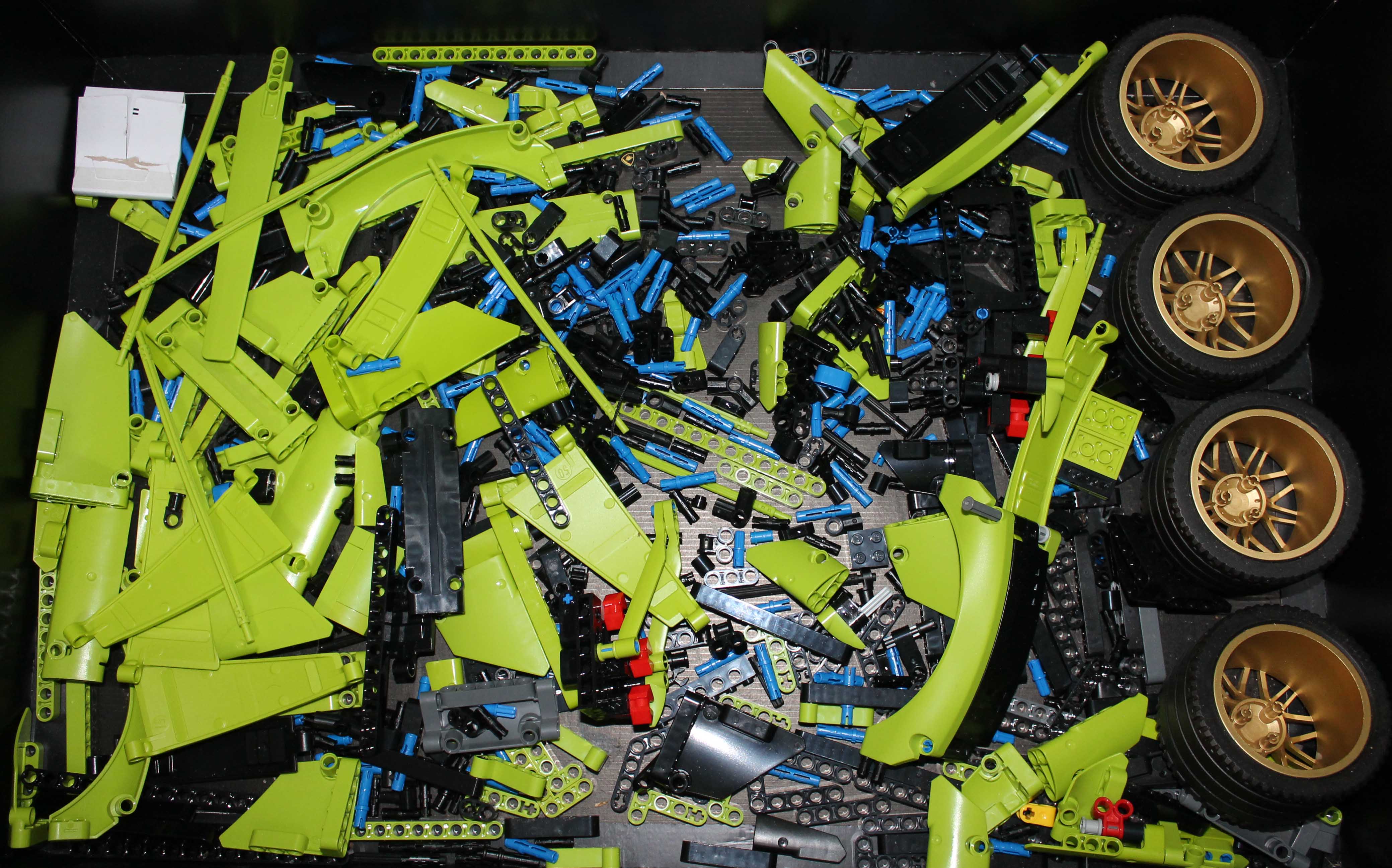 Lego Technic Lamborghini Sian FKP37 42115 - Image 3 of 3