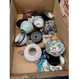 A box of mixed Chinese and Oriental collectables.