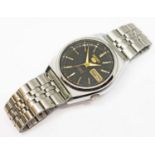 A Seiko 5 stainless steel automatic wristwatch with black dial, 21 jewel movement.