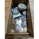 A box of assorted GB coins and a one pound note to include a 1889 Victoria crown, silver coins and