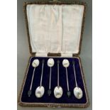 A cased set of 6 hallmarked silver bean spoons, Marson & Jones, Birmingham, 1924.